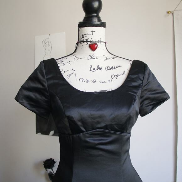 VINTAGE 1990'S WHIMSY GOTH BRIDAL/PROM GOWN - Picture 3 of 9